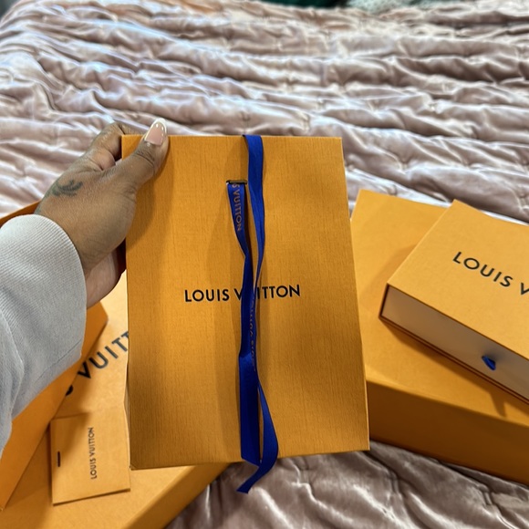 Various LV packaging - Picture 5 of 5
